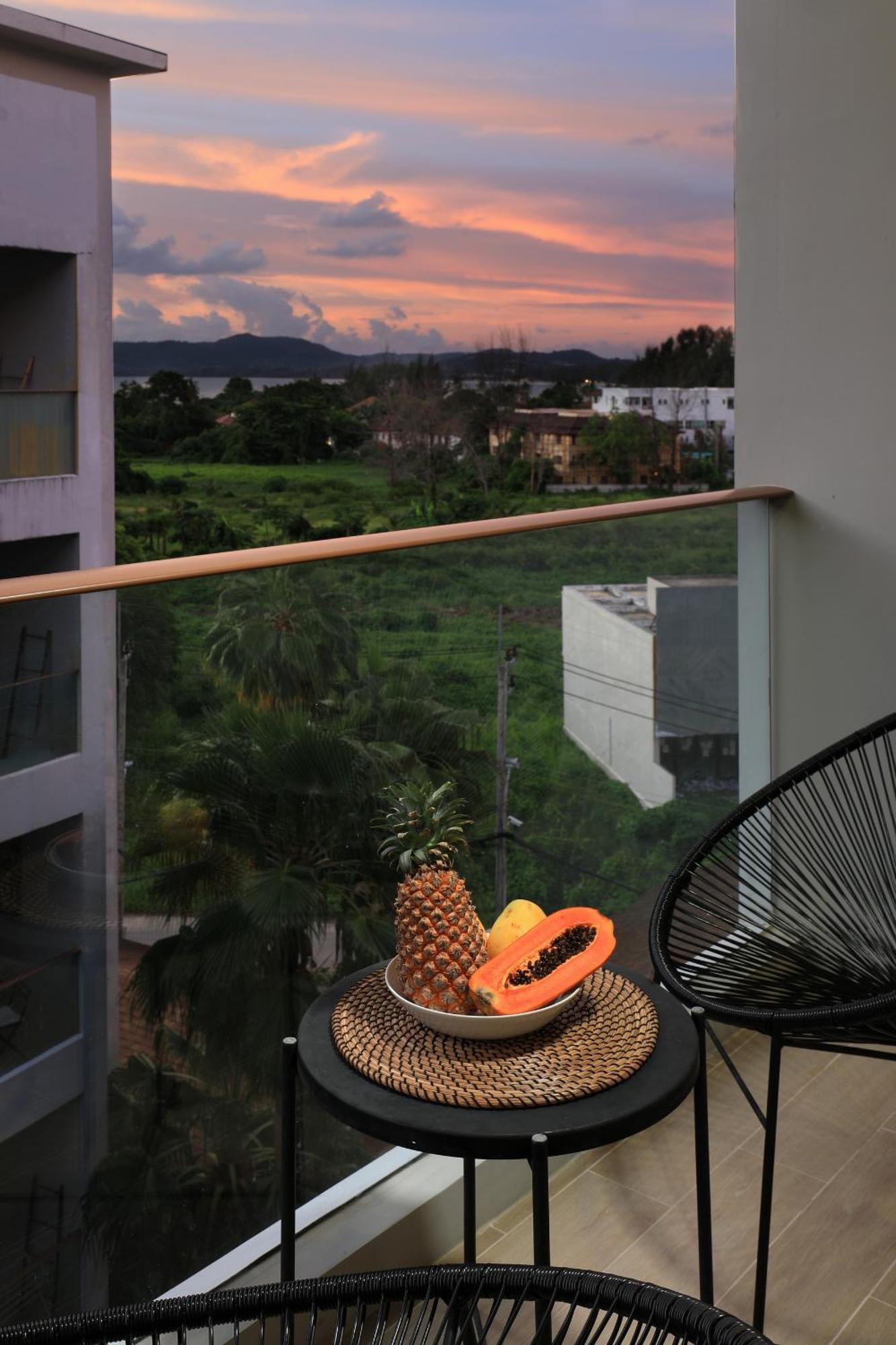 The Sea View Room In Palmyrah Surin By Holy Cow Exterior foto